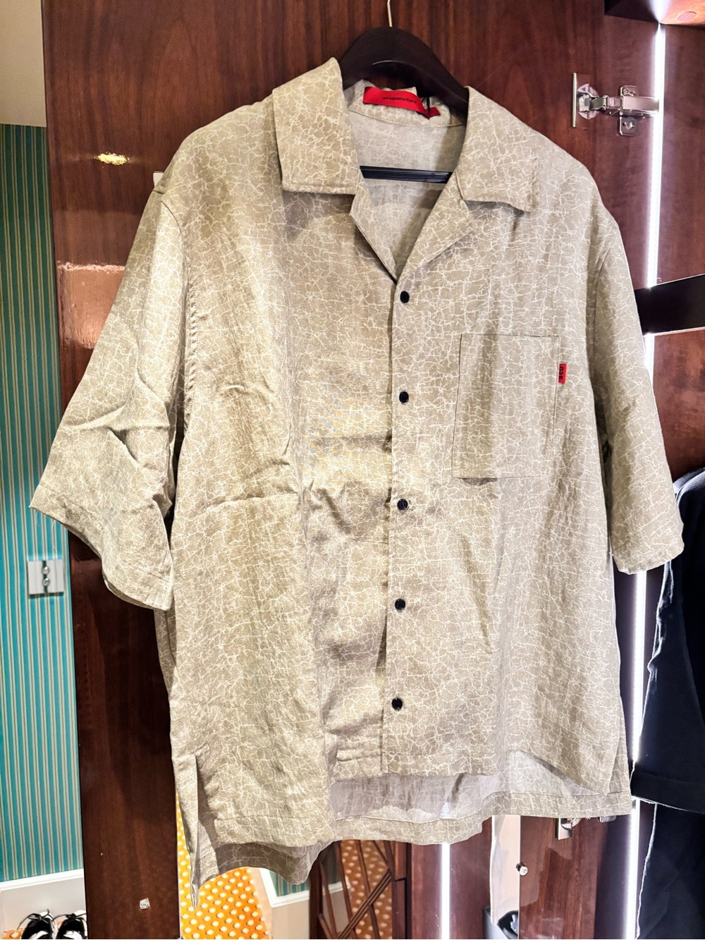 Casual Olive Green Short-Sleeve Button-Down Shirt
